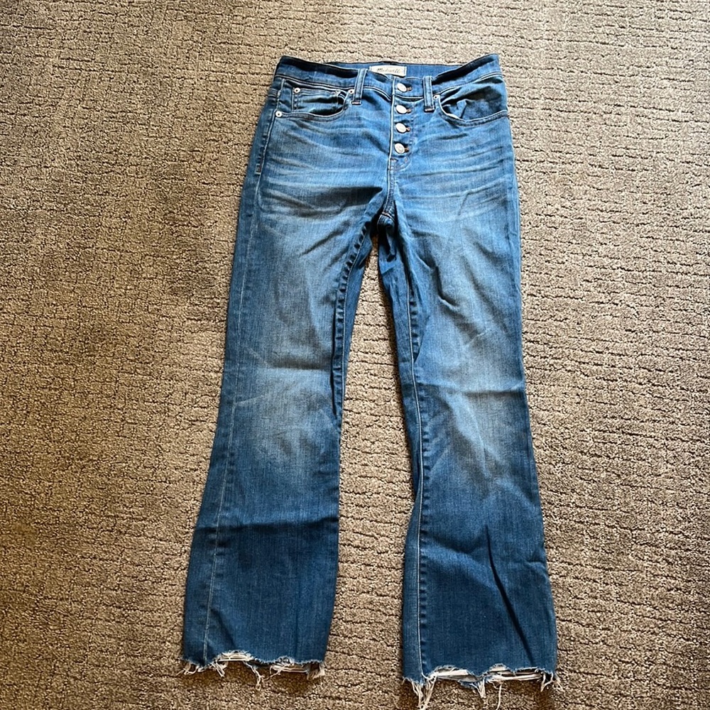 Demi cali boot cut jeans with raw hem. Madewell size 26 great condition